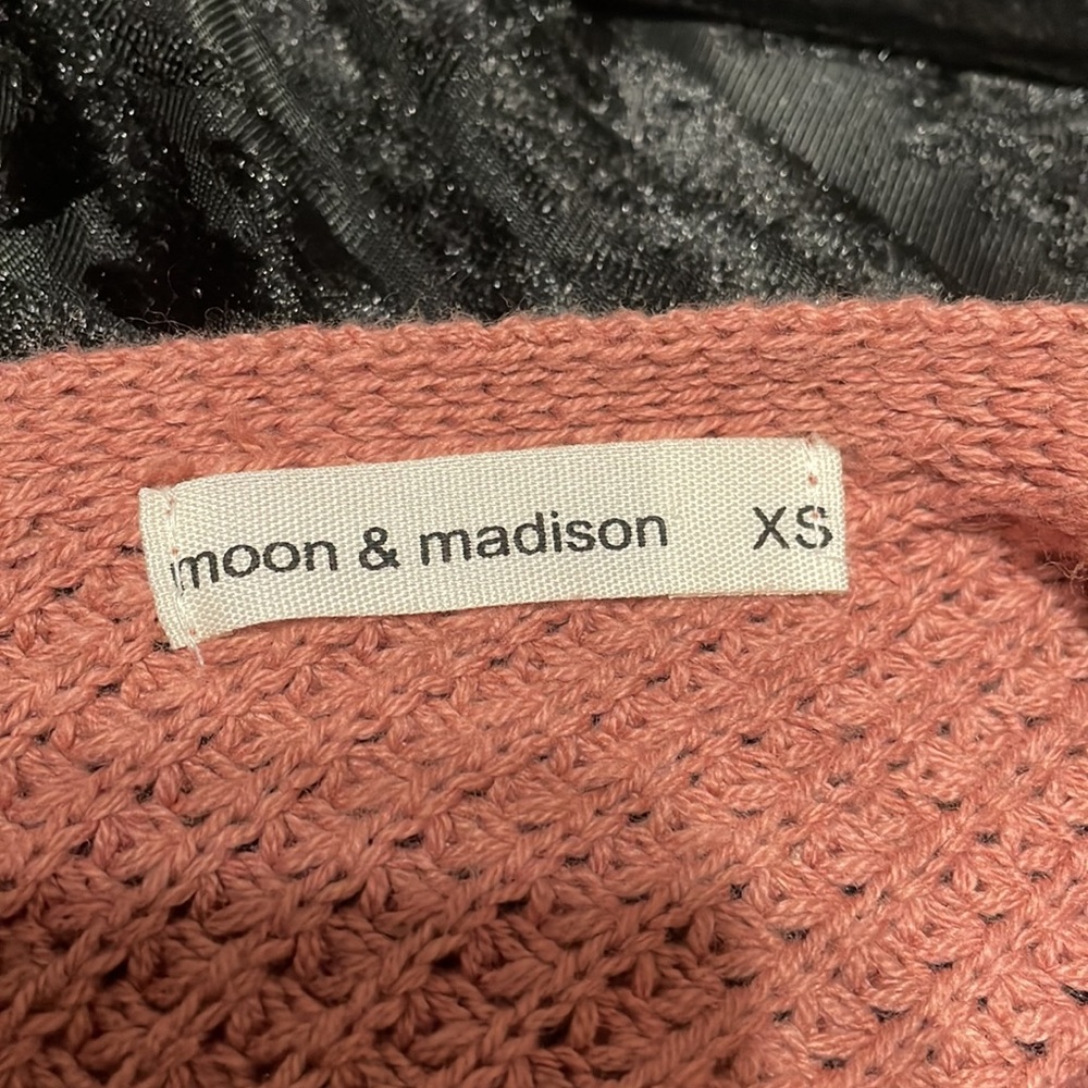 Moon & Madison sweater - Picture 4 of 5